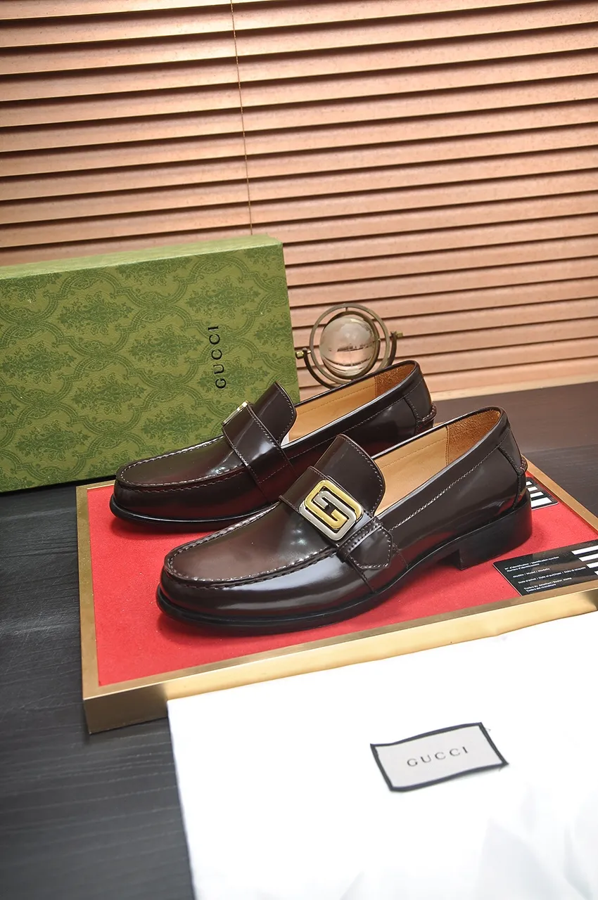 Men's shoes💰580💶Italy's top luxury men's shoe giant (GUCCI) (Gucci) (full cowhide lining) new arrival🍃Original European style🔰 Pleasant to the eye😍In order to make the shoes more durable and non-deformable🌀The production continues to follow traditional methods but there is still no lack of innovation💪Choose original sheepskin for the leather♻️ Smooth and natural And extra bright ⭐Made of imported cowhide, the first choice of rich people 38-45 (45 customized)